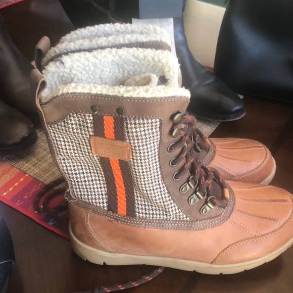 Mk boots worn twice, Hilfiger New, Black Aldo worn one, MK used twice maybe - Picture 2 of 7